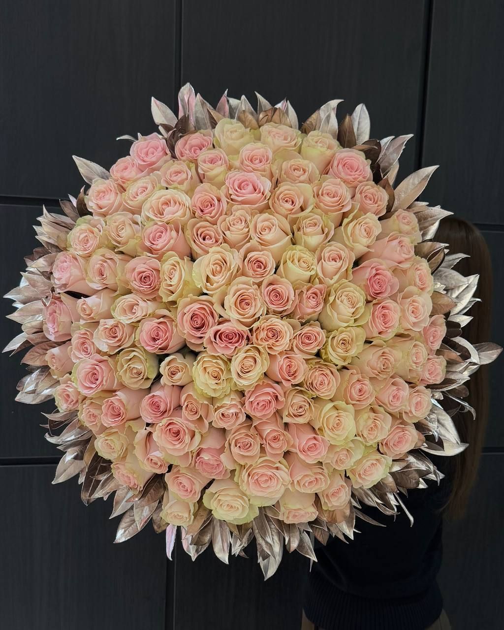 Éclat round bouquet with pastel roses and silver foliage – Je T’aime Fleurs Miami &amp; Naples
