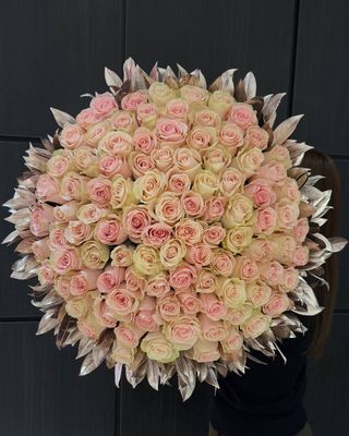 Éclat round bouquet with pastel roses and silver foliage – Je T’aime Fleurs Miami &amp; Naples
