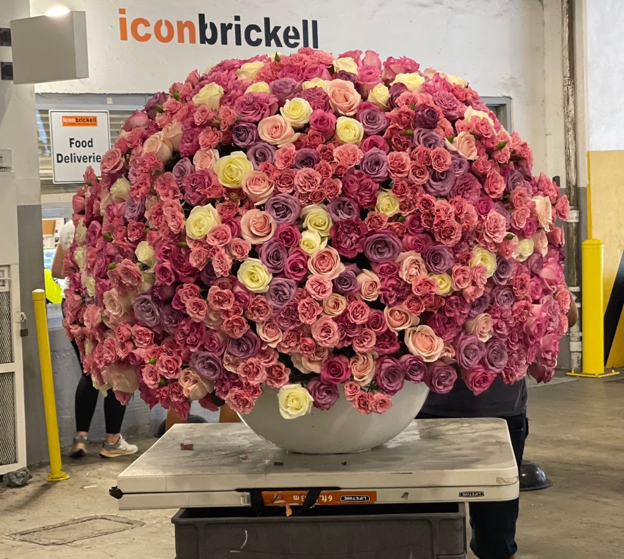 Oversized dome-shaped floral composition “Grandeur” with mixed premium roses – Je T’aime Fleurs Miami &amp; Naples
