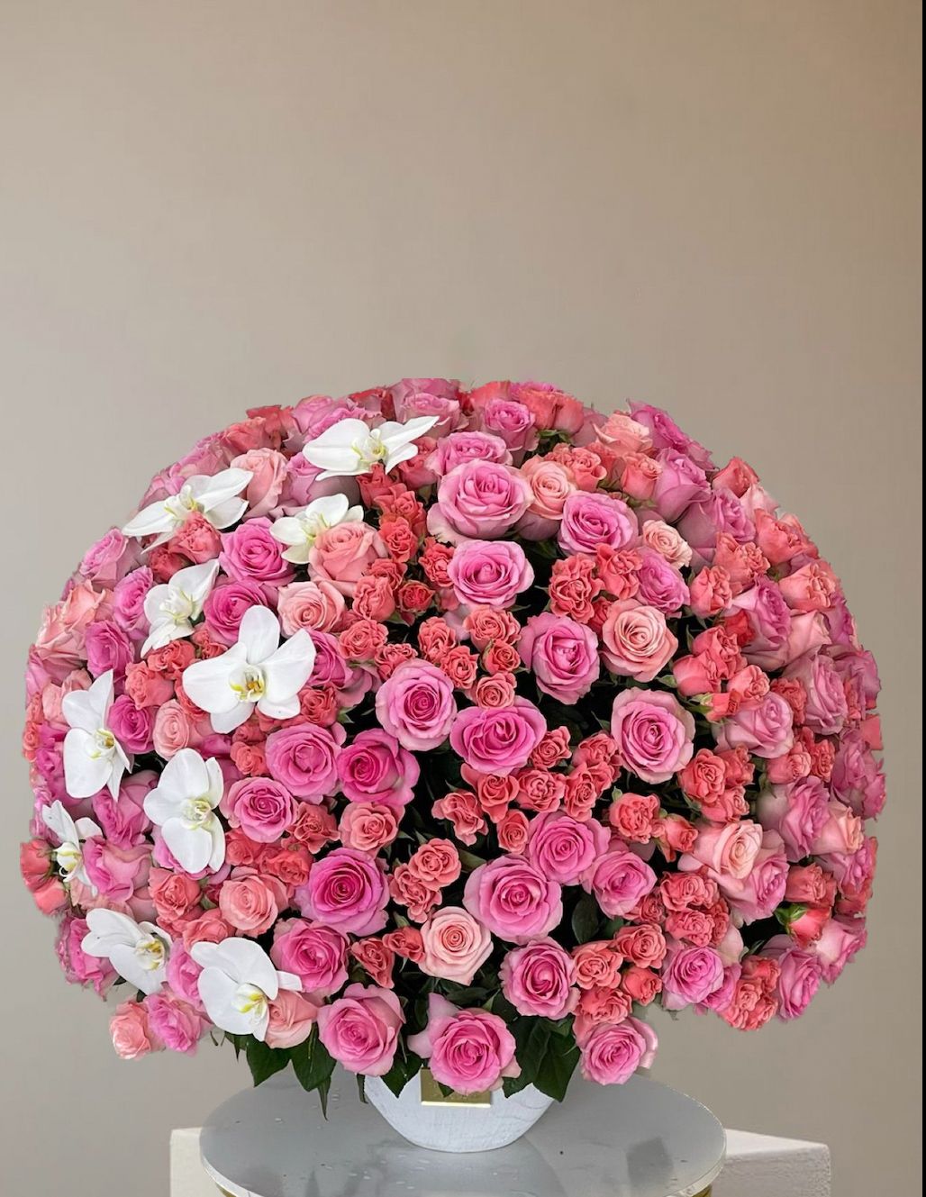 Rosé Céleste floral arrangement – pink roses and orchids in vase – Je T’aime Fleurs Miami Naples