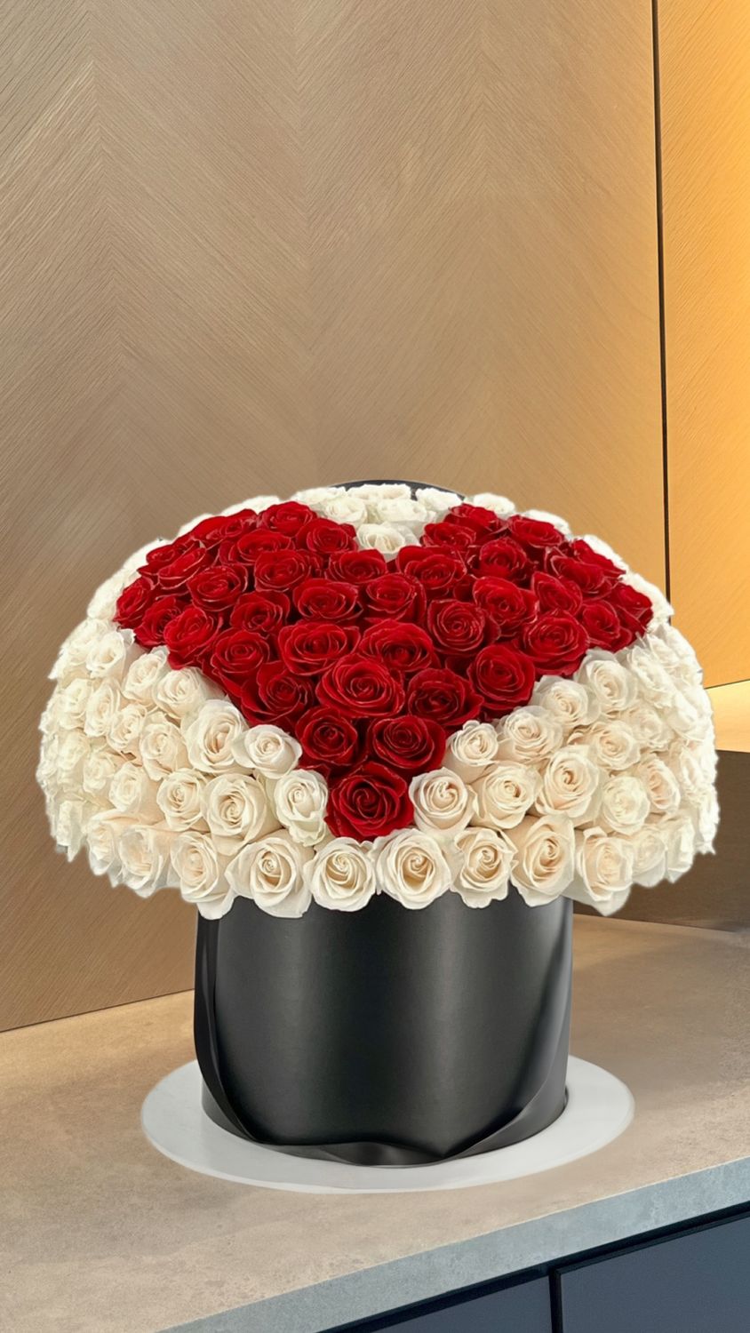 Luxury rose heart box with red and white roses – Je T’aime Fleurs Miami &amp; Naples

