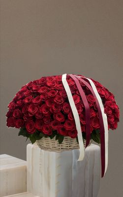 Luxury red rose basket – Je T’aime Fleurs
