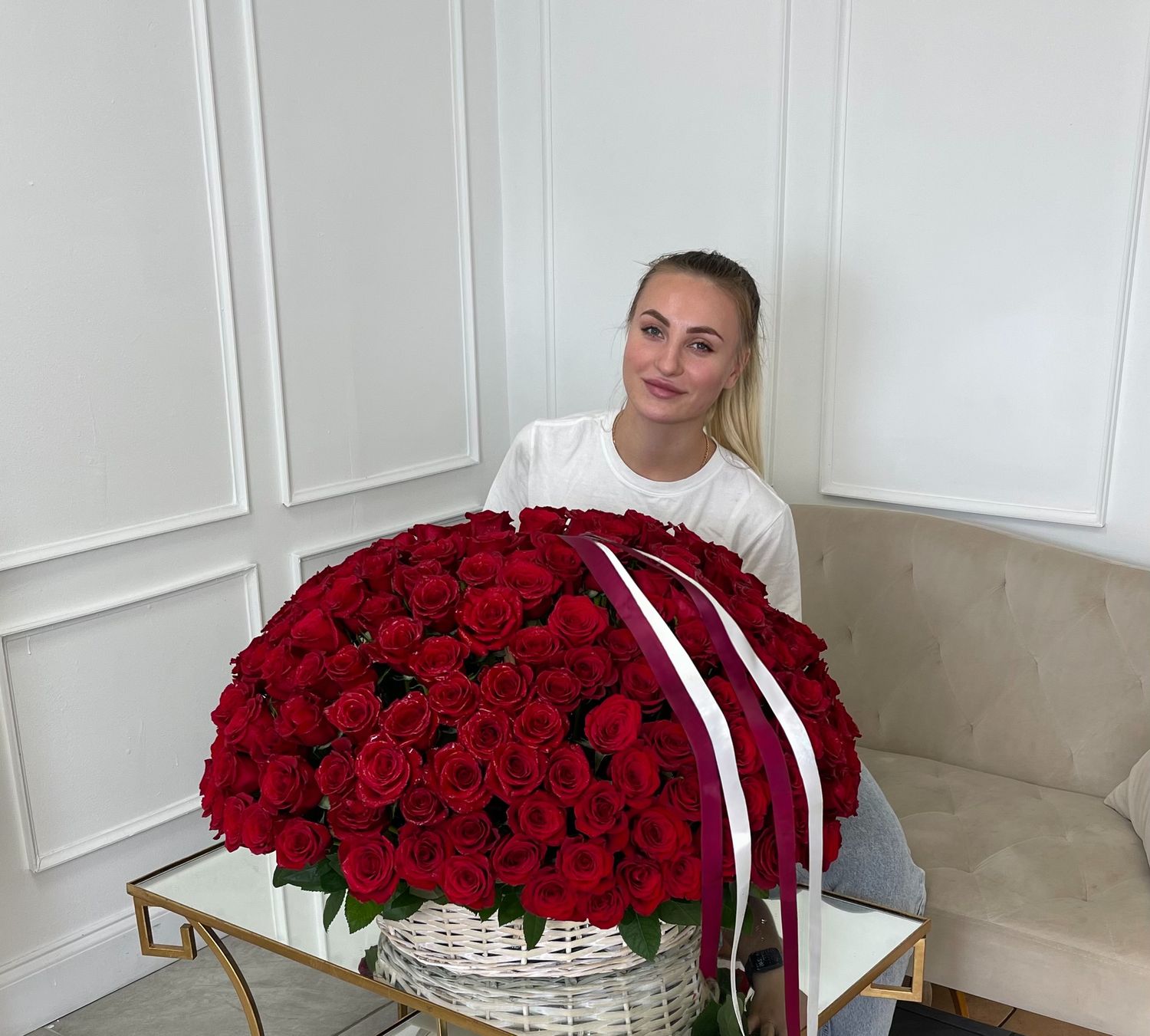 Luxury floral arrangement with red roses in a grand woven basket, presented by the founder of Je T’aime Fleurs 