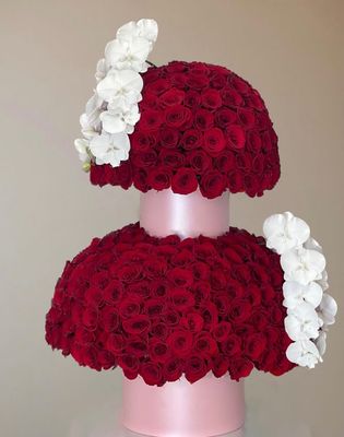 Red roses white orchids two-tier bouquet Miami Naples Palm Beach
Luxury red rose arrangement with orchids Je T’aime Fleurs
