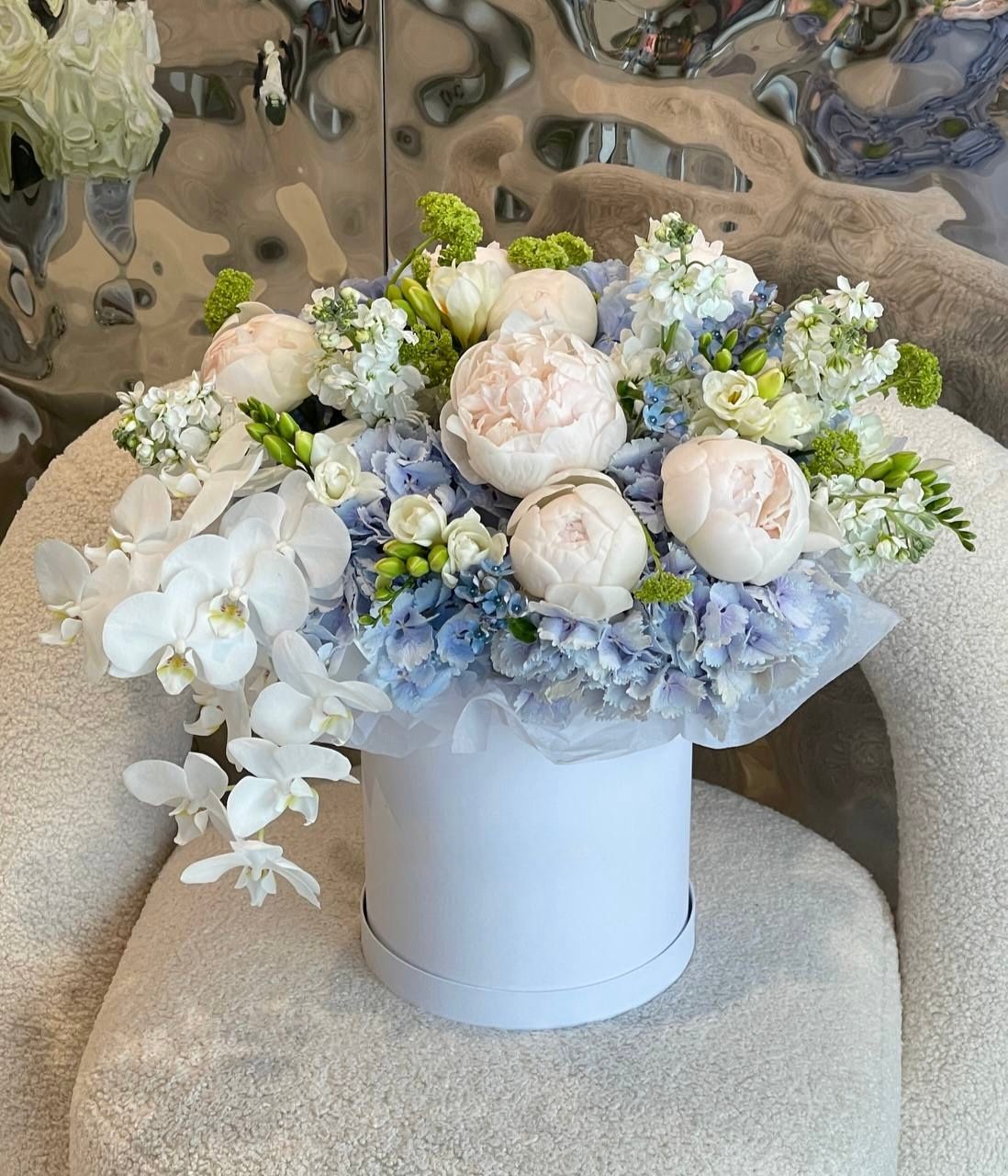 Luxury flower arrangement with peonies, blue hydrangeas, orchids, and tweedia in soft pastel tones – Je T’aime Fleurs Miami &amp;