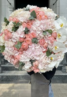 Luxury bouquet with blush roses, orchids, hydrangeas, and eucalyptus – Je T’aime Fleurs Miami &amp; Naples
