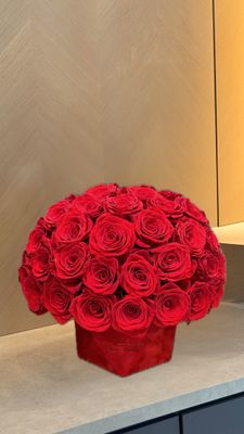 Luxury red rose dome in velvet octagon box – Miami flower delivery