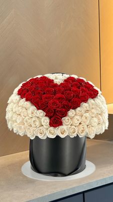 Luxury rose heart box with red and white roses – Je T’aime Fleurs Miami &amp; Naples

