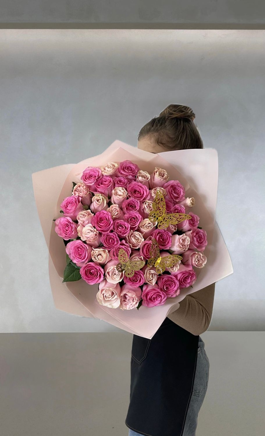 Pink rose mix bouquet with butterflies in luxury round floral arrangement Miami/ Naples