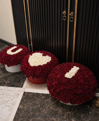 Luxury I Love You rose box set with 750 roses in Miami and Naples