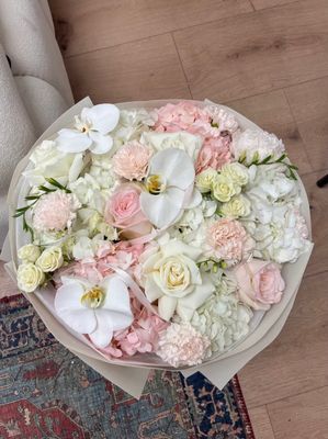 Romantic mixed flowers bouquet for gift delivery Boca Raton
