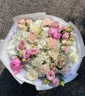 Luxury mixed flower arrangement for Mother’s Day delivery Naples Florida
