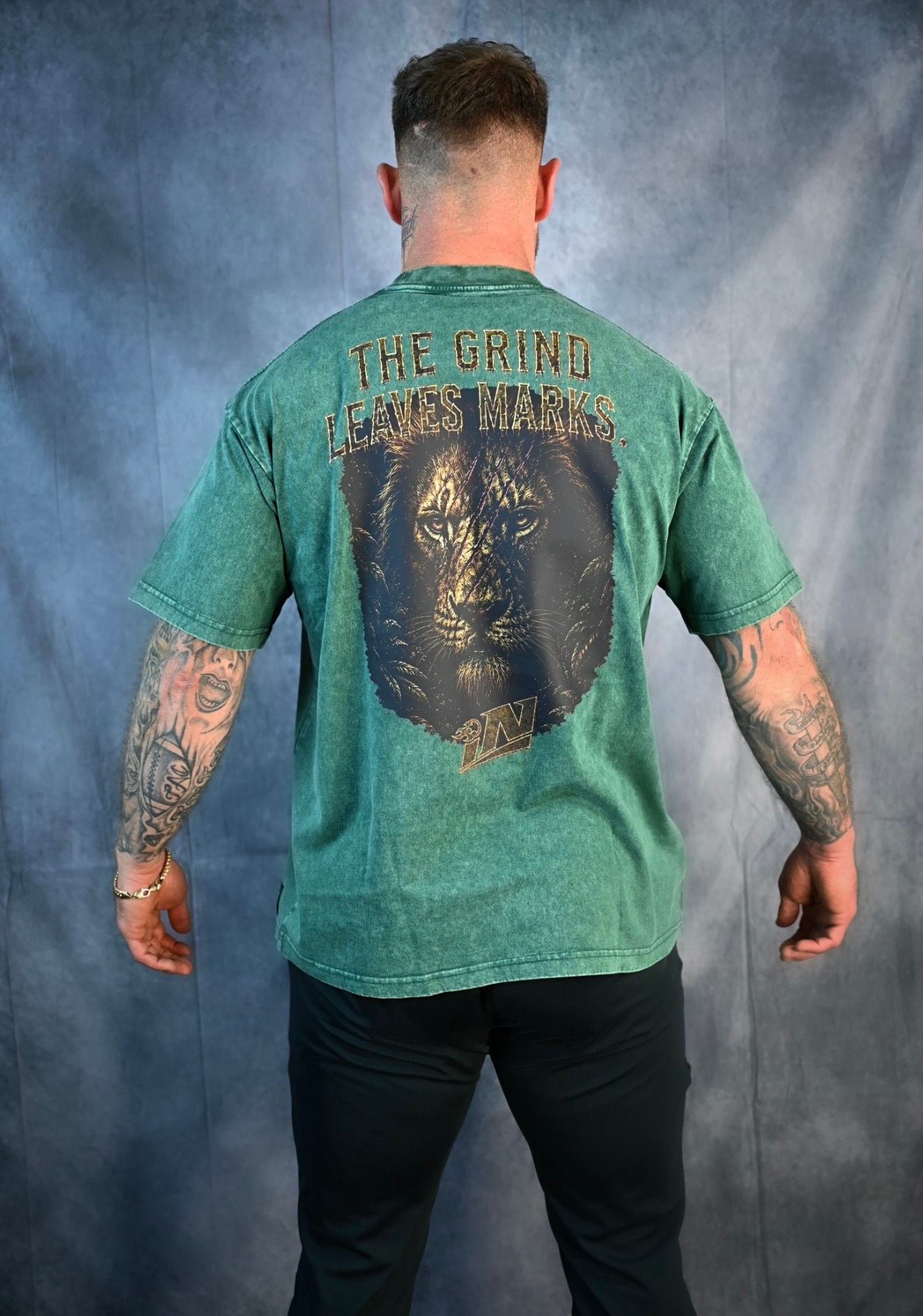 Oversized Acid wash Tee ”THE GRIND LEAVES MARKS" alternate view