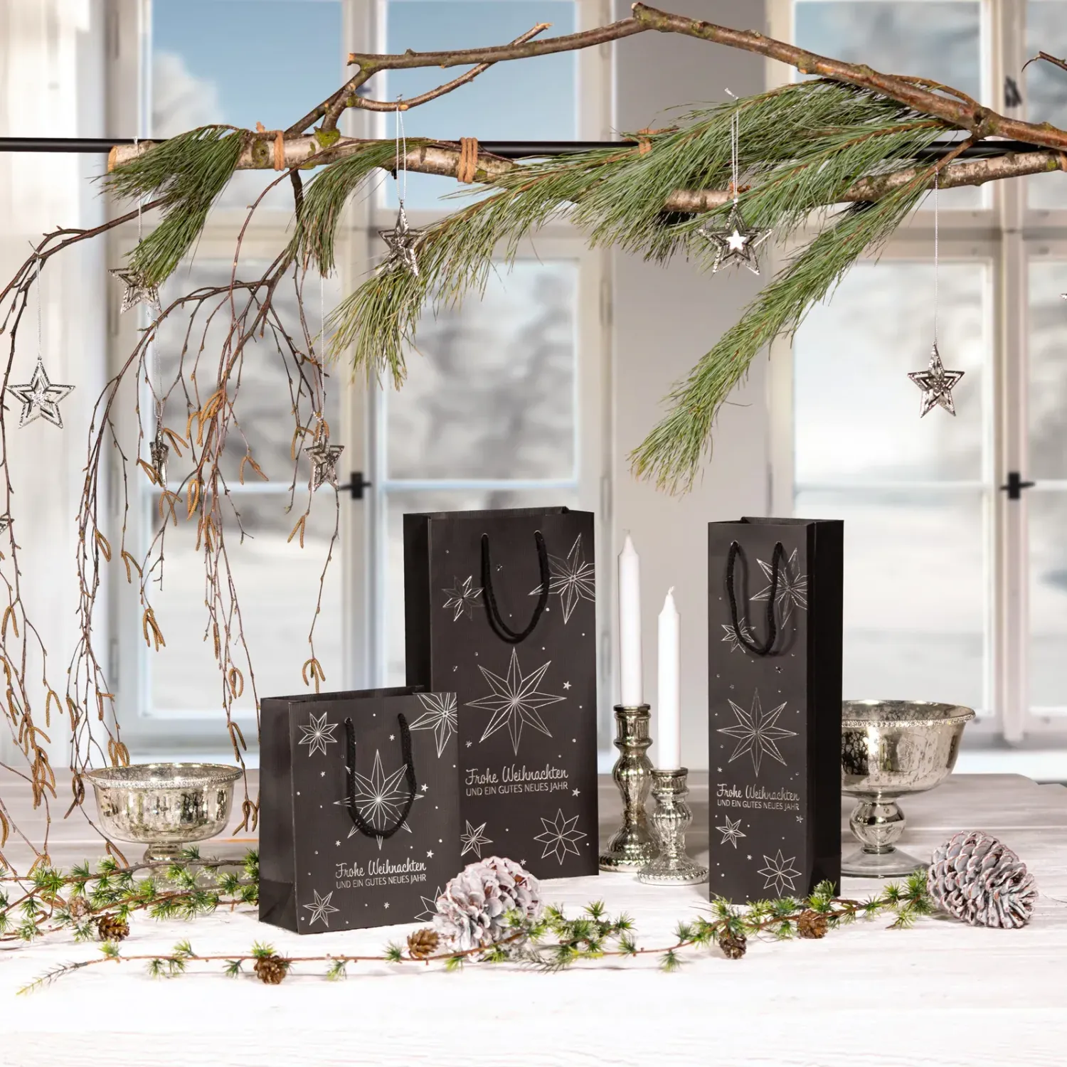 Papiertasche Linea Weihnachtssterne Schwarz 2er