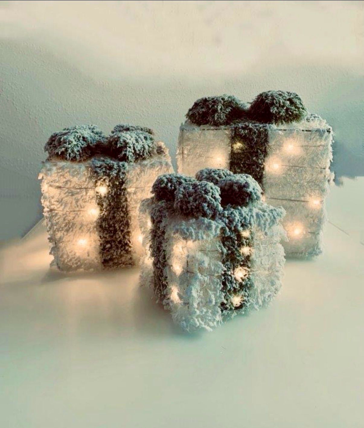 LED Geschenke Boxen mit Deko-Schnee 3er Set grün