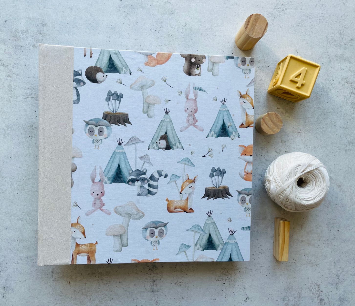 Album na zdjęcia wklejane ,,Mali Odkrywcy"