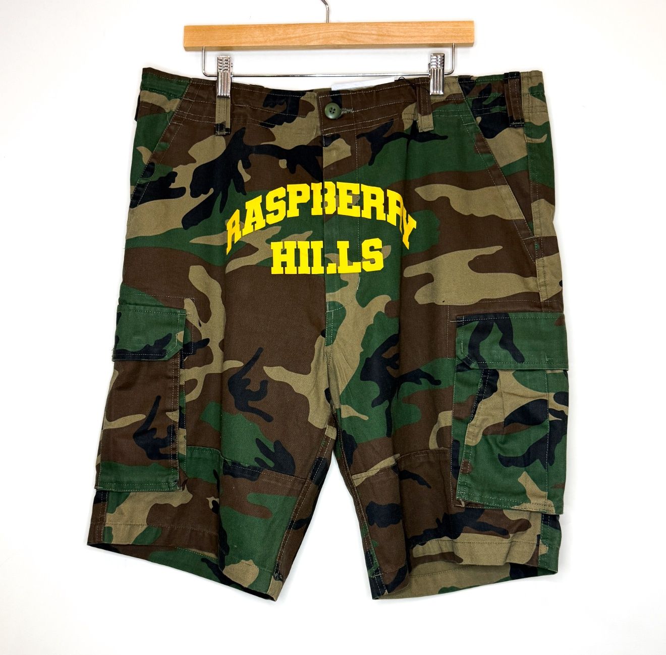 Raspberry Hills Camo Shorts, Size: L