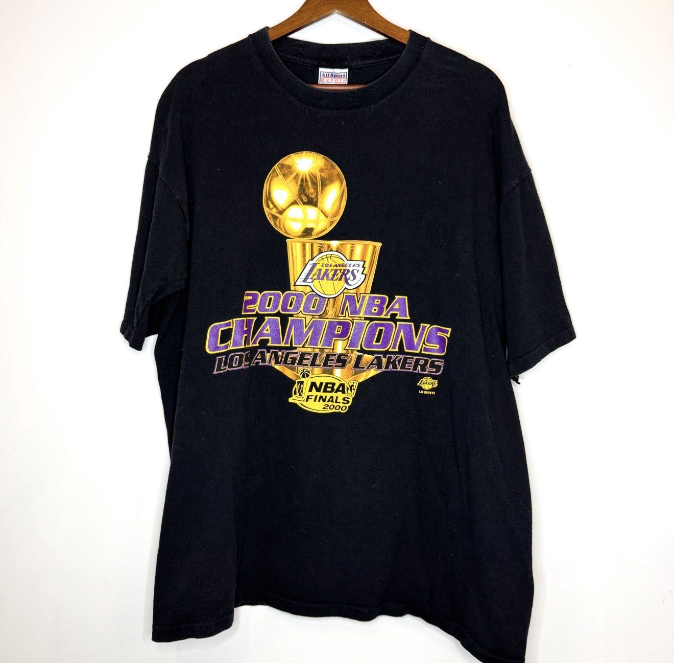 (FINAL SALE) VINTAGE Lakers 2000 Champion Tee, Size: XL