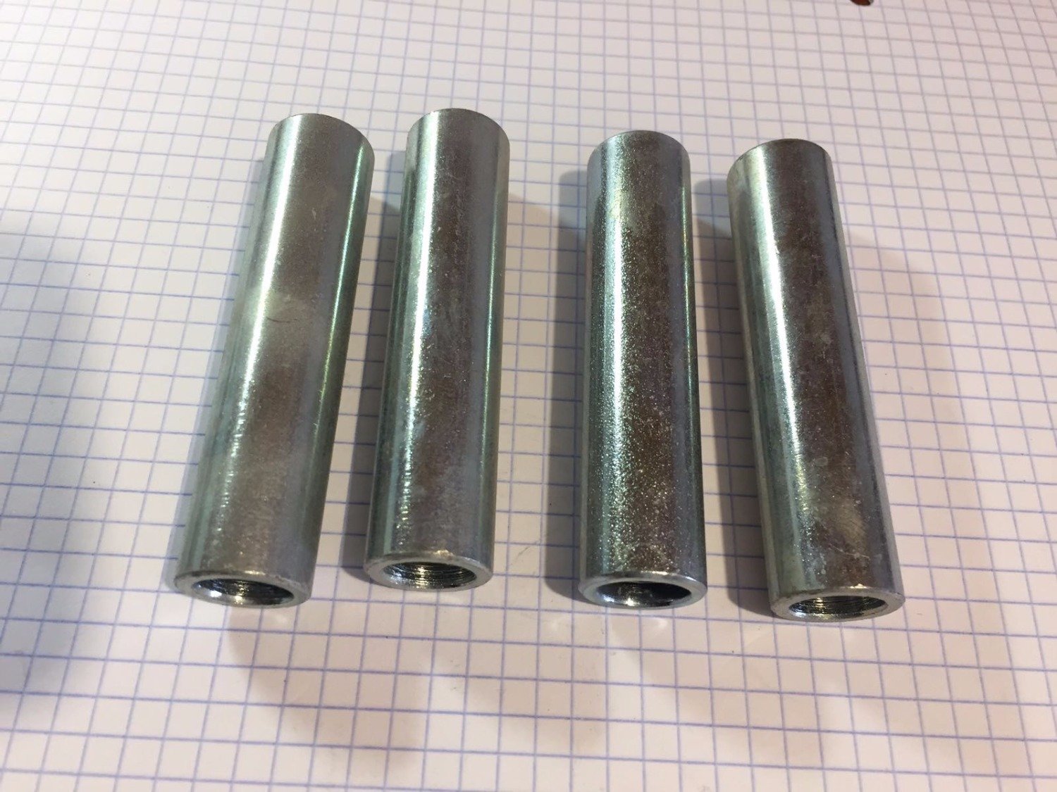 צינורית לקפיץ עלים לנדנדה