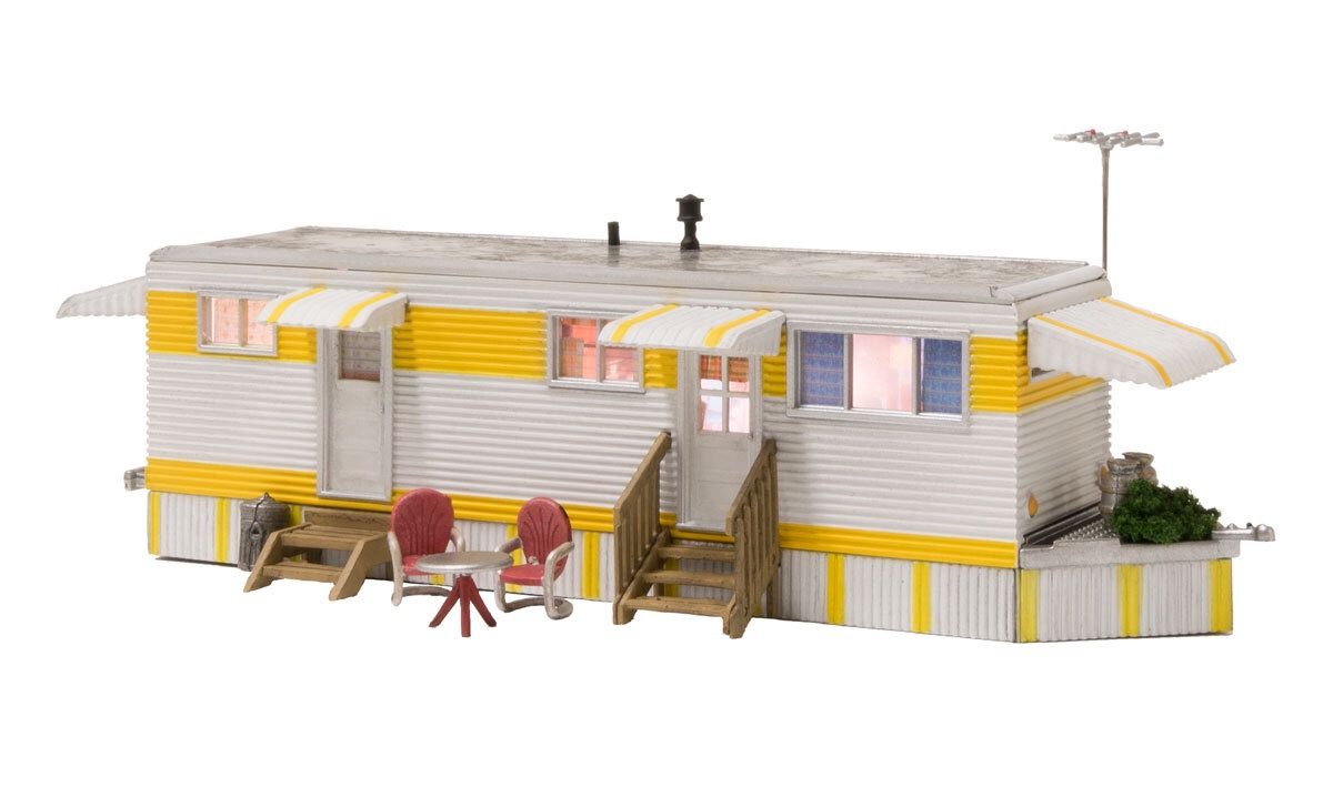 Sunny Days Trailer w/Lights -HO
