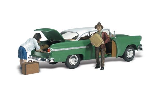AutoScenes(TM) -- Lubeners Loading their Luggage