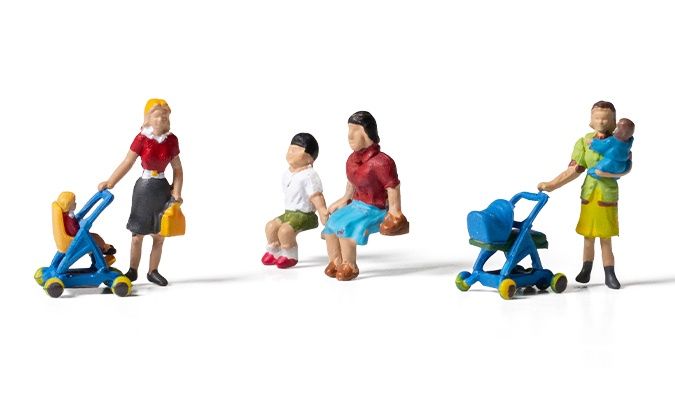 HO Moms &amp; Kids pkg(6)
