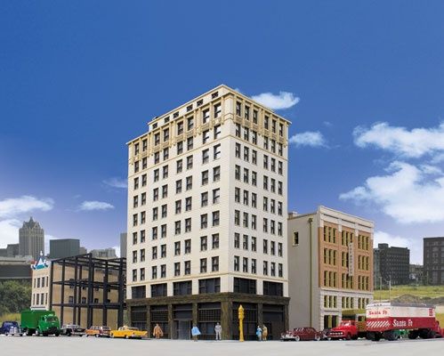 Ashmore Hotel -- Kit - 8-5/8 x 4-7/16 x 13-7/8&quot;  21.9 x 11.2 x 35.3cm