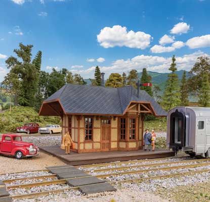 Victoria Springs Station -- Kit - 4-7/16 x 3-13/16 x 3-5/16&quot;  11.2 x 9.6 x 8.4cm