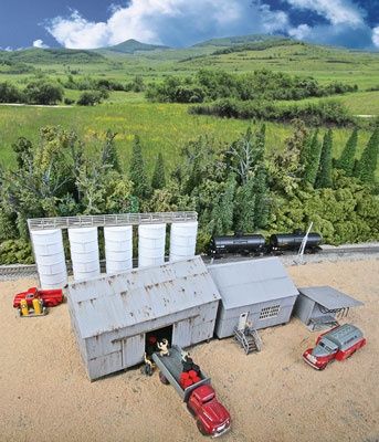 Trackside Oil Dealer with Storage Tanks -- Kit