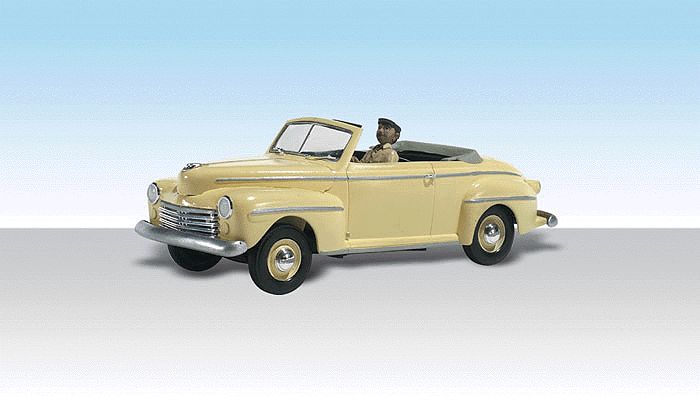 Roger's Rag Top - Assembled - AutoScenes(R) -- Convertible &amp; 1 Figure