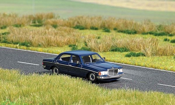 Mercedes-Benz W123 Sedan w/Head &amp; Taillights - Assembled -- Blue