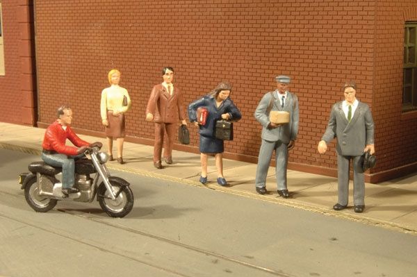 HO SceneScapes(TM) Figures -- City People with Motorcycle pkg(7)