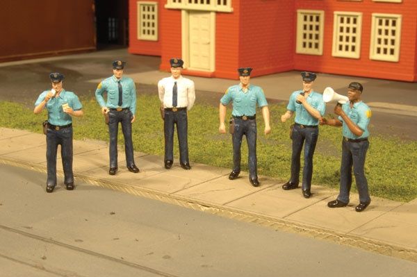 HO SceneScapes(TM) Figures -- Police Squad Members pkg(6)