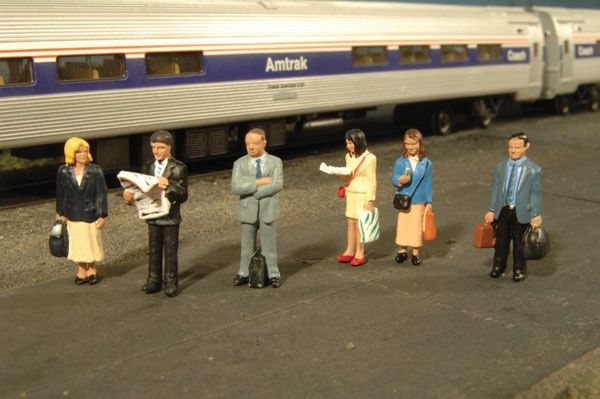 HO SceneScapes(TM) Figures -- Standing Passengers pkg(6)