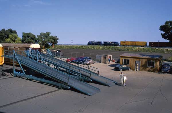 HO Automobile Transloading Terminal -- Kit