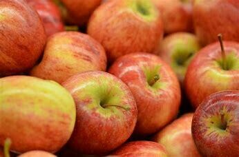 Apple Royal Gala Lunchbox size  (5 for £1.00)