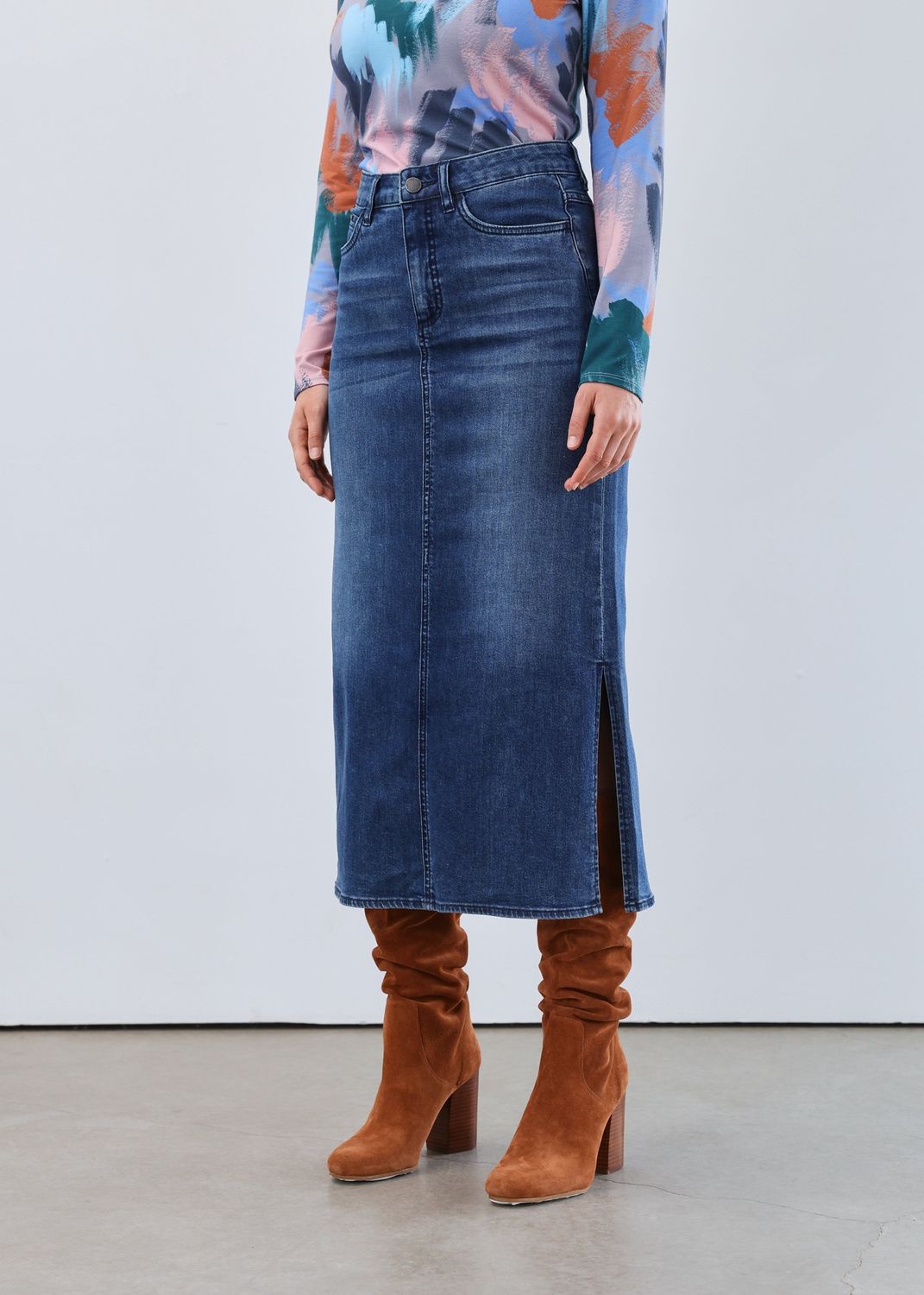 COLUMN SKIRT WITH SLITS