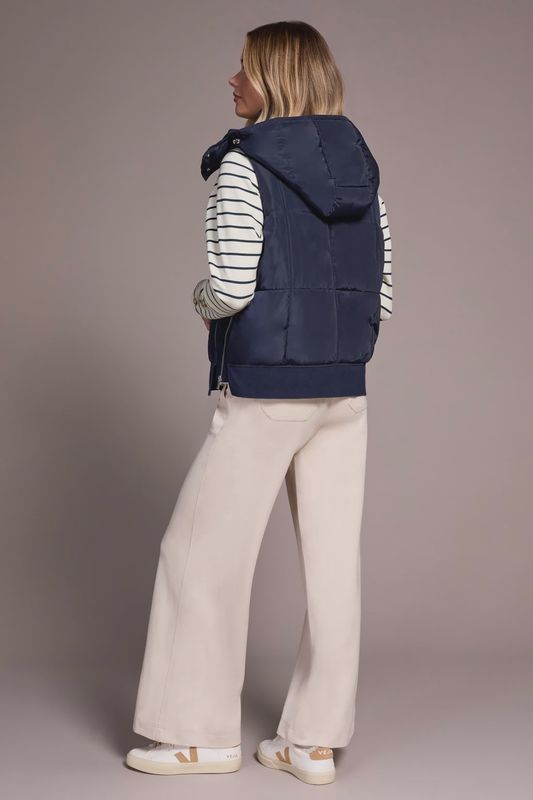 QUILTED PUFFER VEST WITH REMOVABLE HOOD