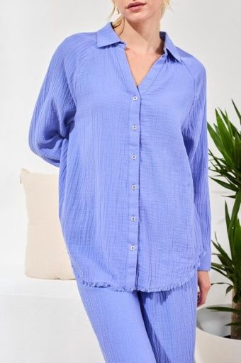 CRINKLE GAUZE BUTTON-FRONT TIE BLOUSE