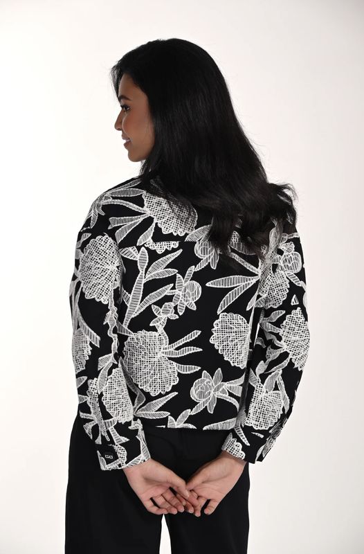 BLACK &amp; WHITE CROPPED BLAZER