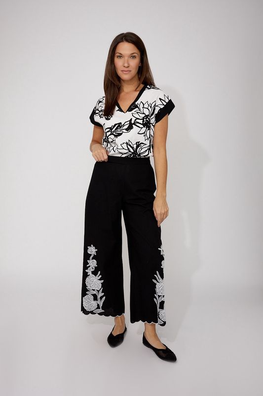 EMBROIDERED CROP PANT