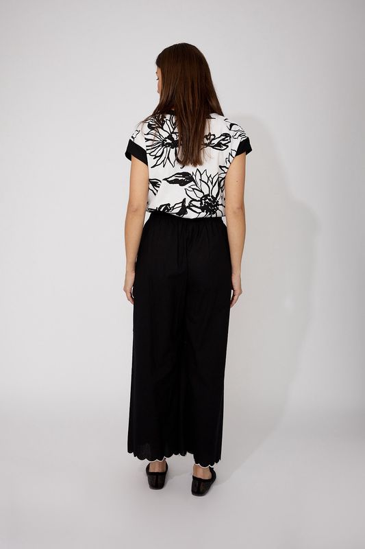 EMBROIDERED CROP PANT