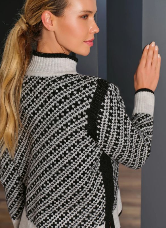 MOCK  NECK SWEATER