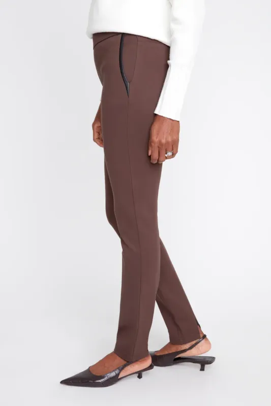 SLIM PULL-ON PANT (BROWN)