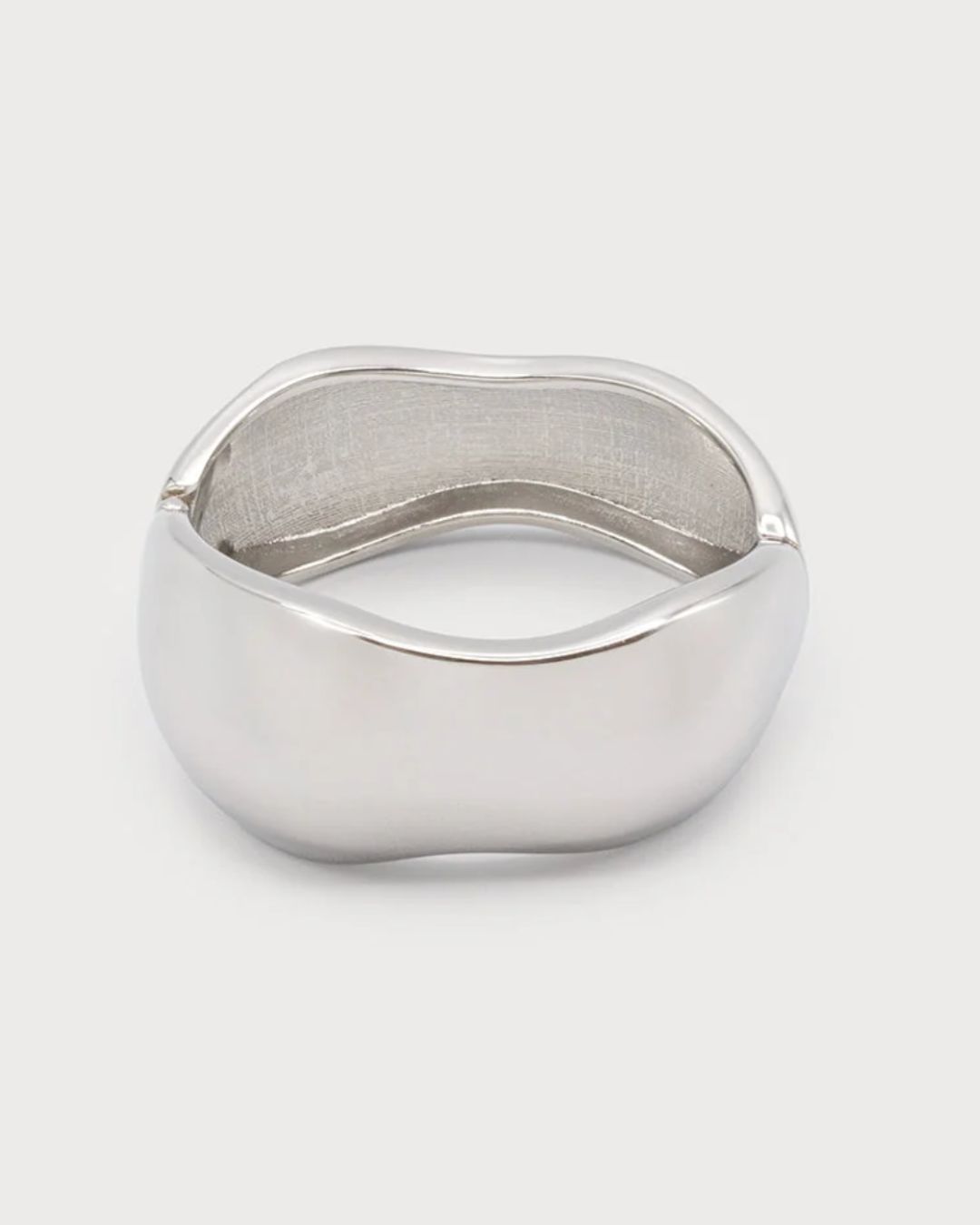 WAVY BANGLE - SILVER