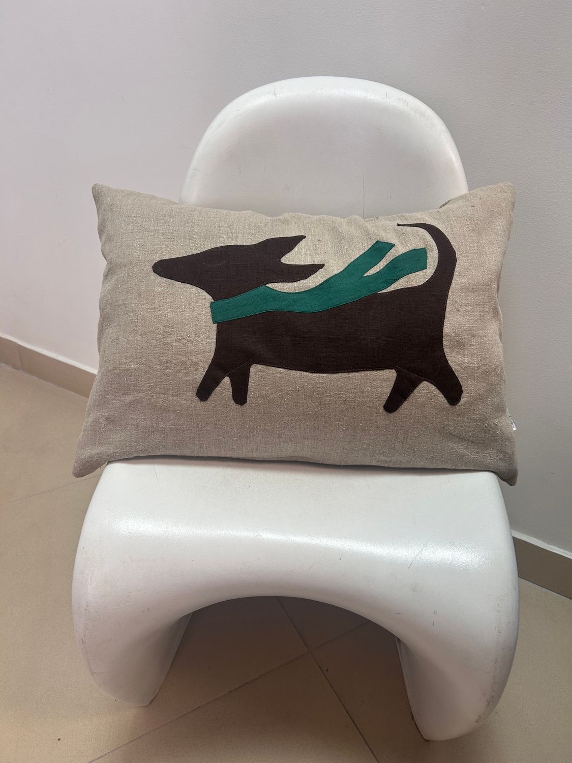 Poszewka lniana z aplikacją jamnika