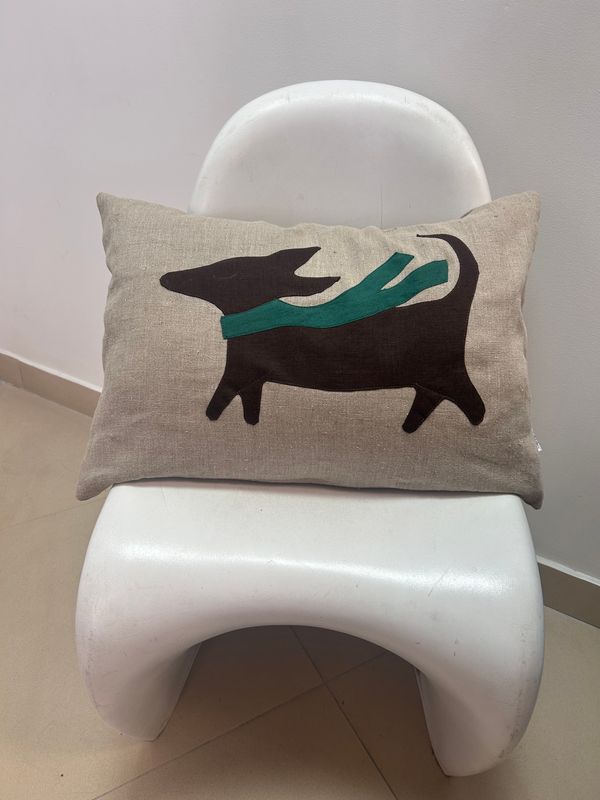 Poszewka lniana z aplikacją jamnika