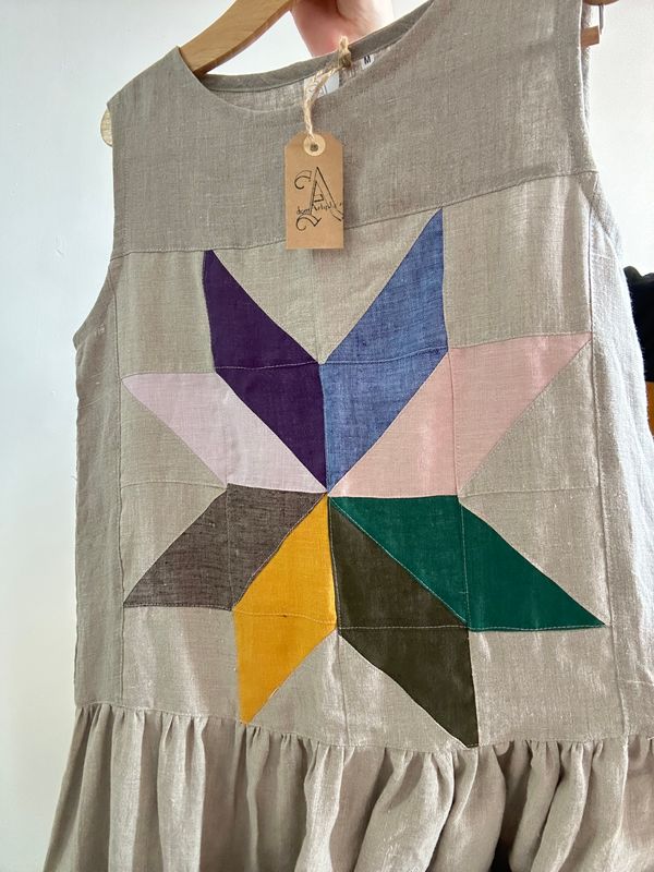 Sukienka lniana natural z patchworkowym motywem gwiazdy