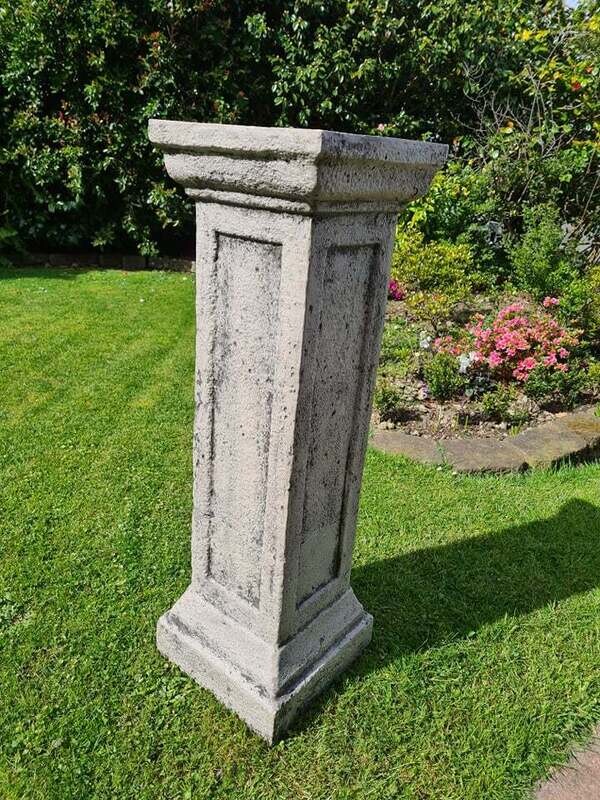 Concrete like Plinth or Urn