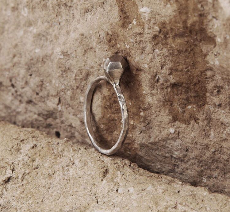 Серебряное кольцо с серебряным бриллиантом
